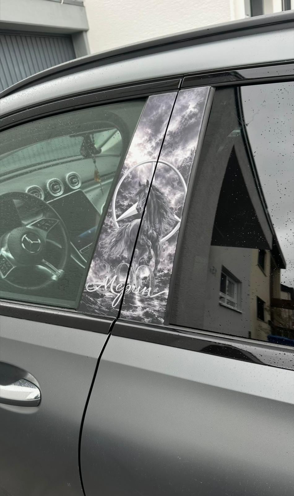 Mercedes B-Säule mit Pferde-Design-Folierung